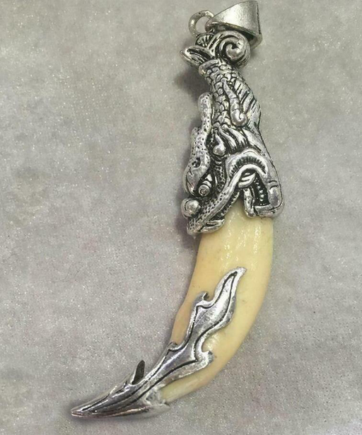 1PCS Dragon Pendant Set Tibetan Silver Wolf Teeth Charms Pendant Figurines Necklace Goth Pendant Necklace Jewelry